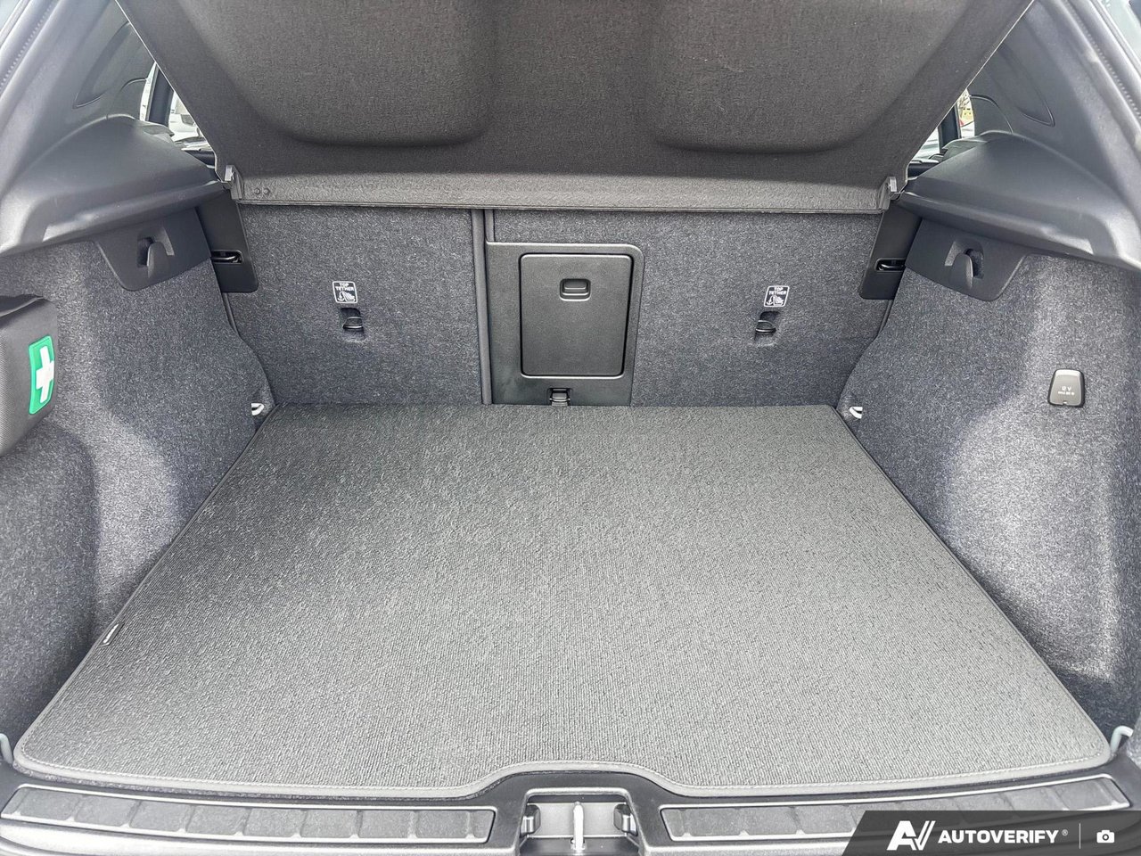 2026 Volvo XC40 Plus Dark Theme-7