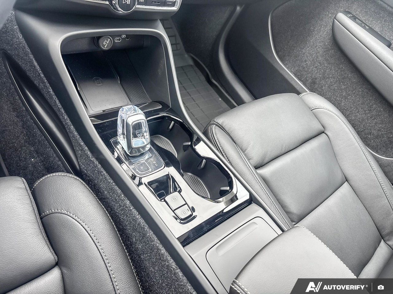 2026 Volvo XC40 Plus Dark Theme-17