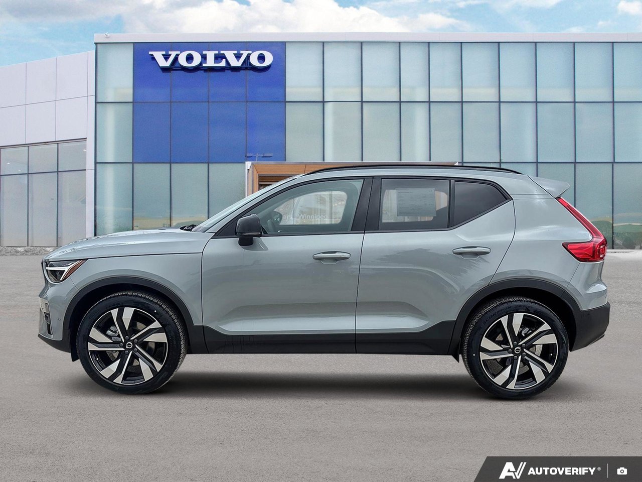 2026 Volvo XC40 Plus Dark Theme-1