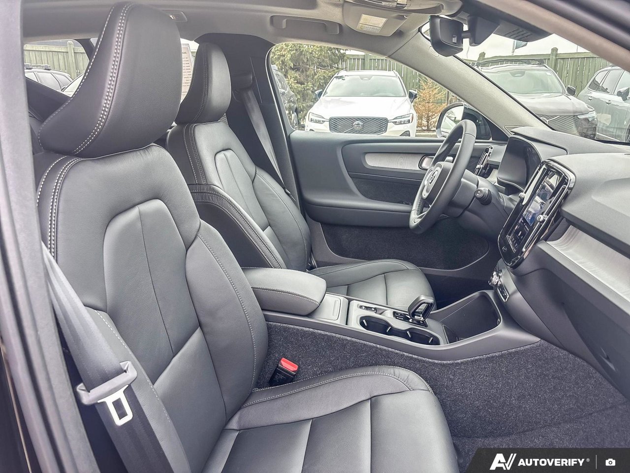 2026 Volvo XC40 Core Dark Theme-22