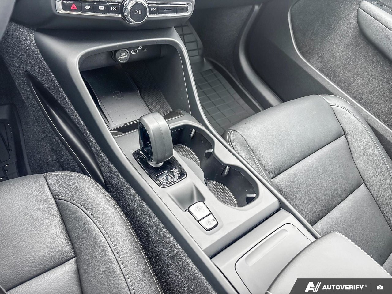 2026 Volvo XC40 Core Dark Theme-17