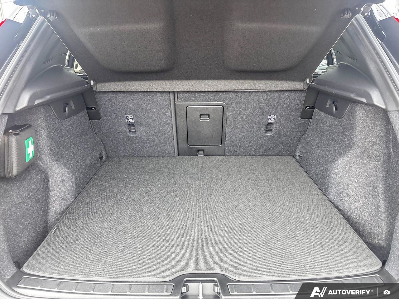 2026 Volvo XC40 Core Dark Theme-8