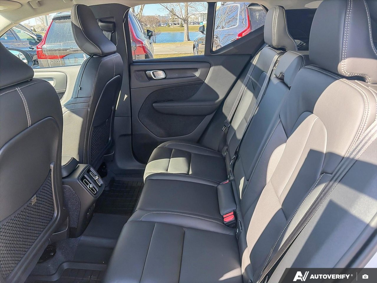 2026 Volvo XC40 Core Dark Theme-23