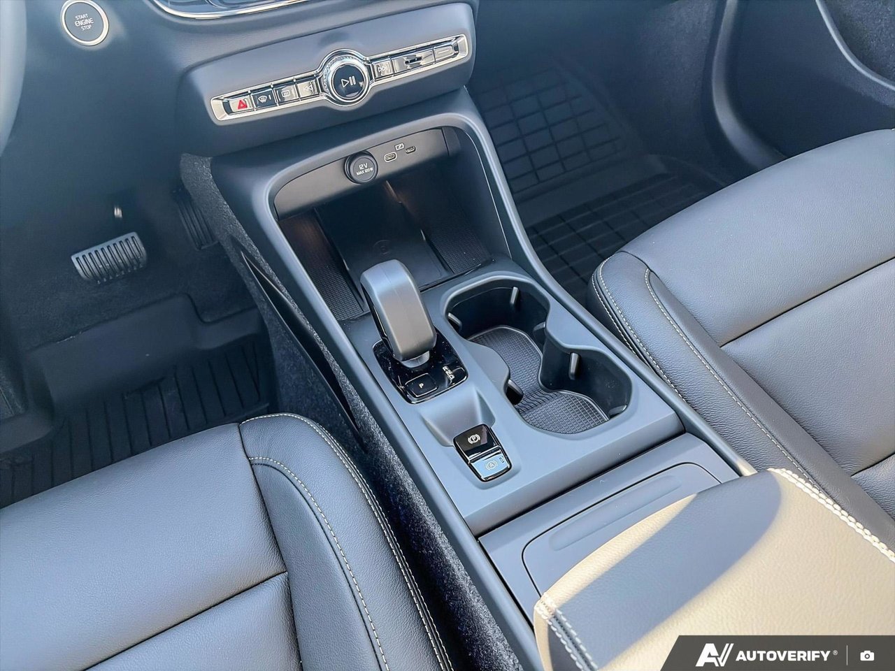 2026 Volvo XC40 Core Dark Theme-18