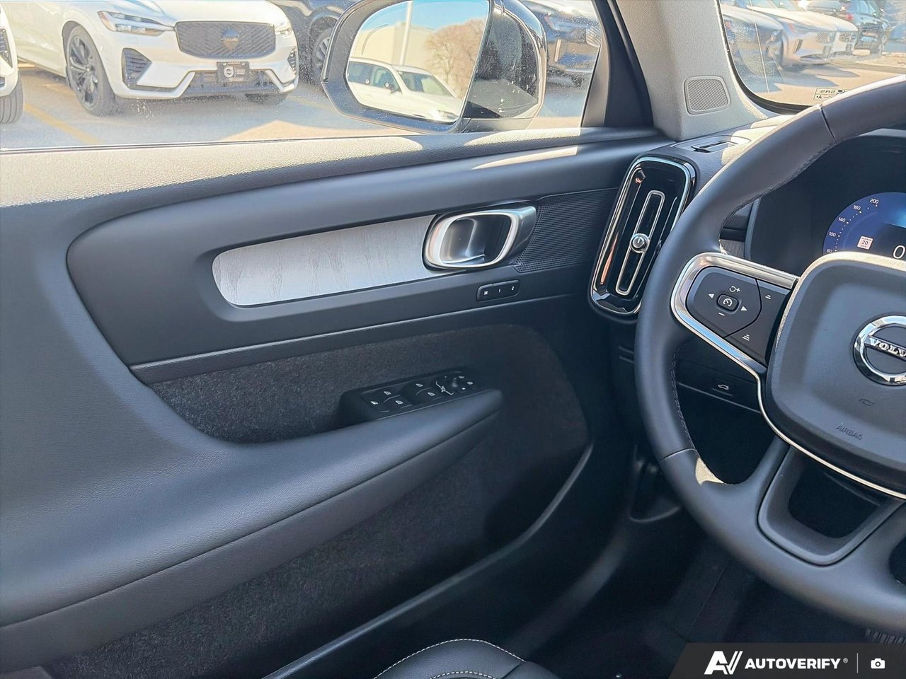 2026 Volvo XC40 Core Dark Theme-17
