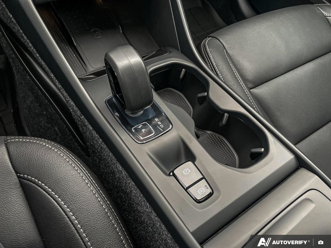 2026 Volvo XC40 Core Dark Theme-18