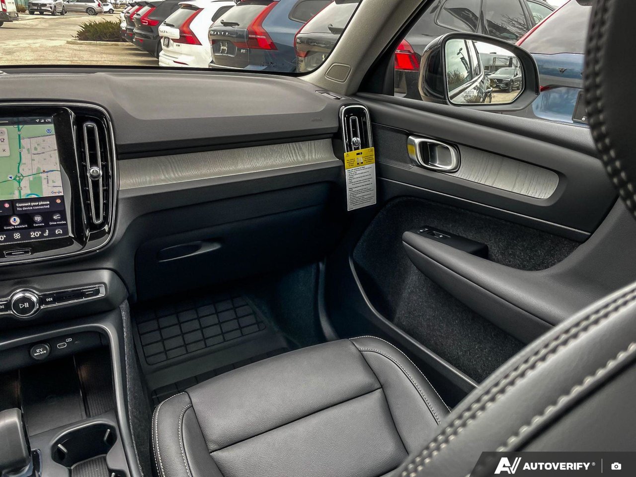 2026 Volvo XC40 Core Dark Theme-25