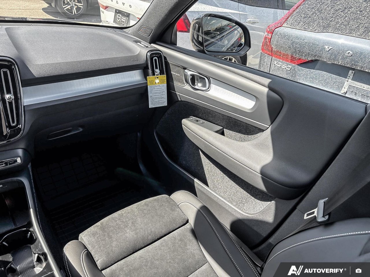 2026 Volvo XC40 Ultra Black Edition-24