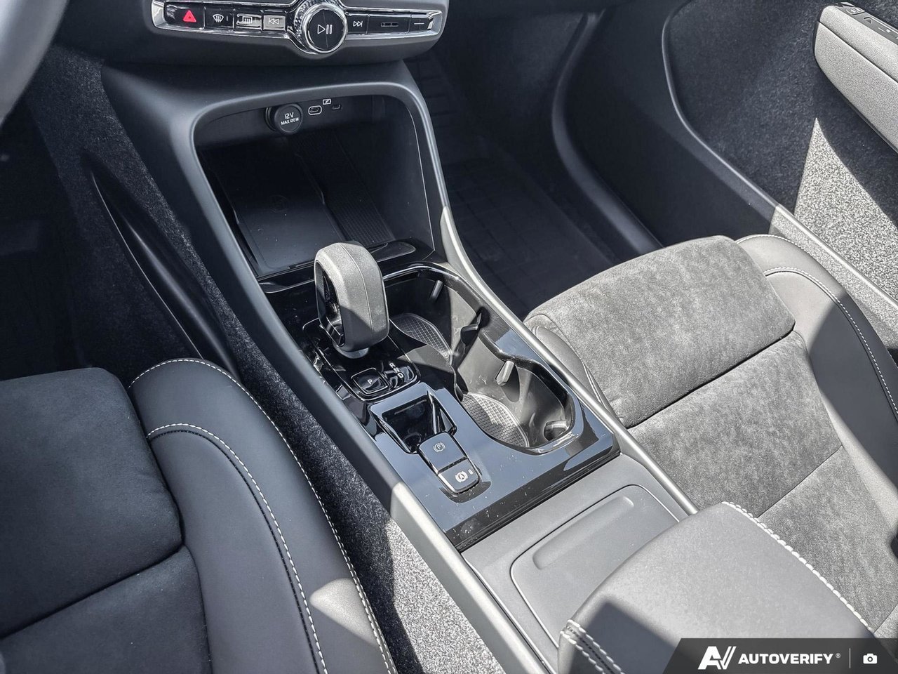 2026 Volvo XC40 Ultra Black Edition-17