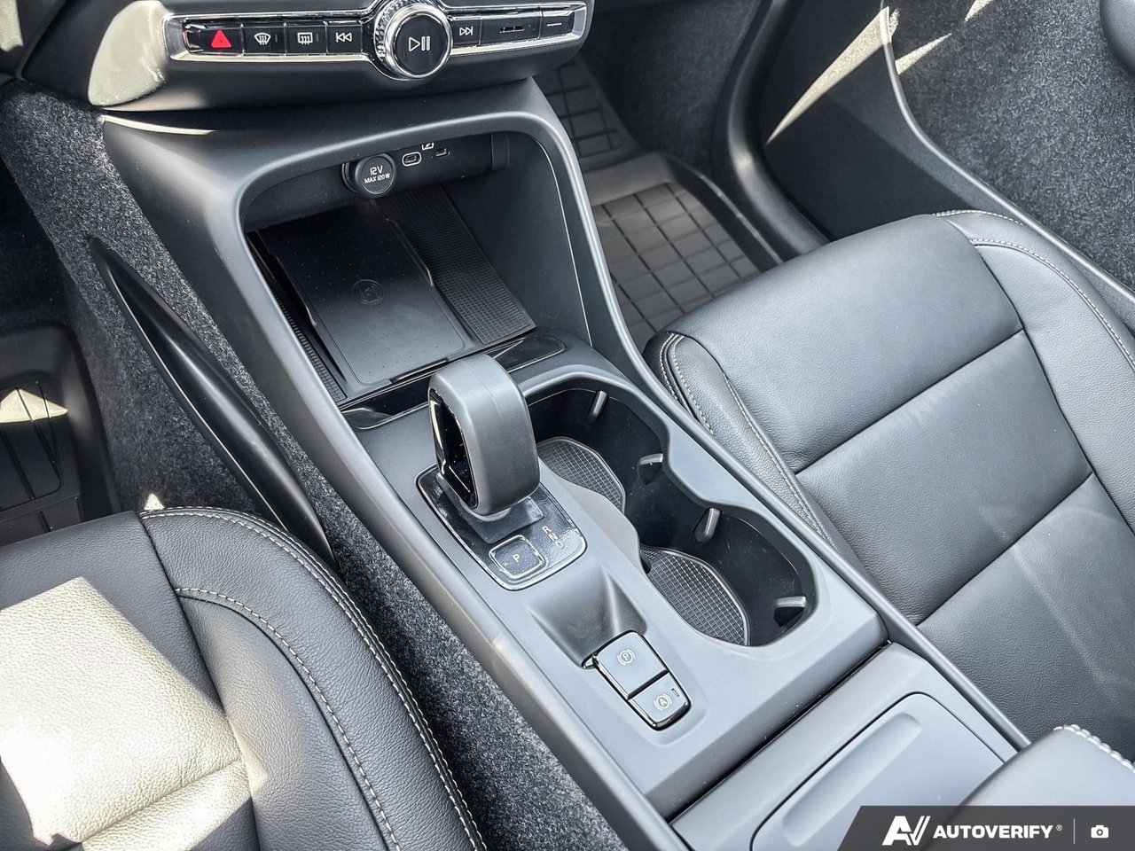 2026 Volvo XC40 Core Dark Theme-17