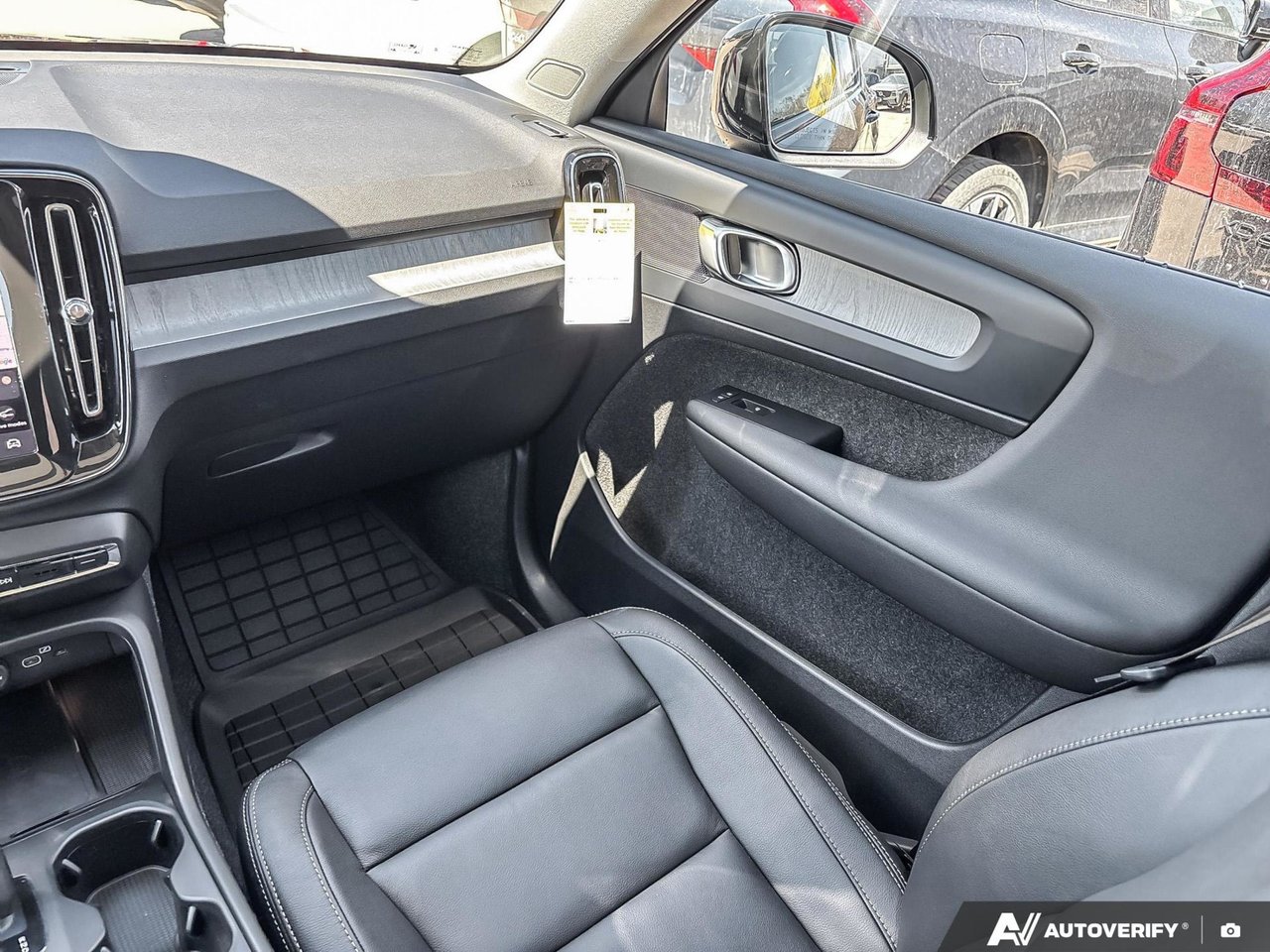 2026 Volvo XC40 Core Dark Theme-24
