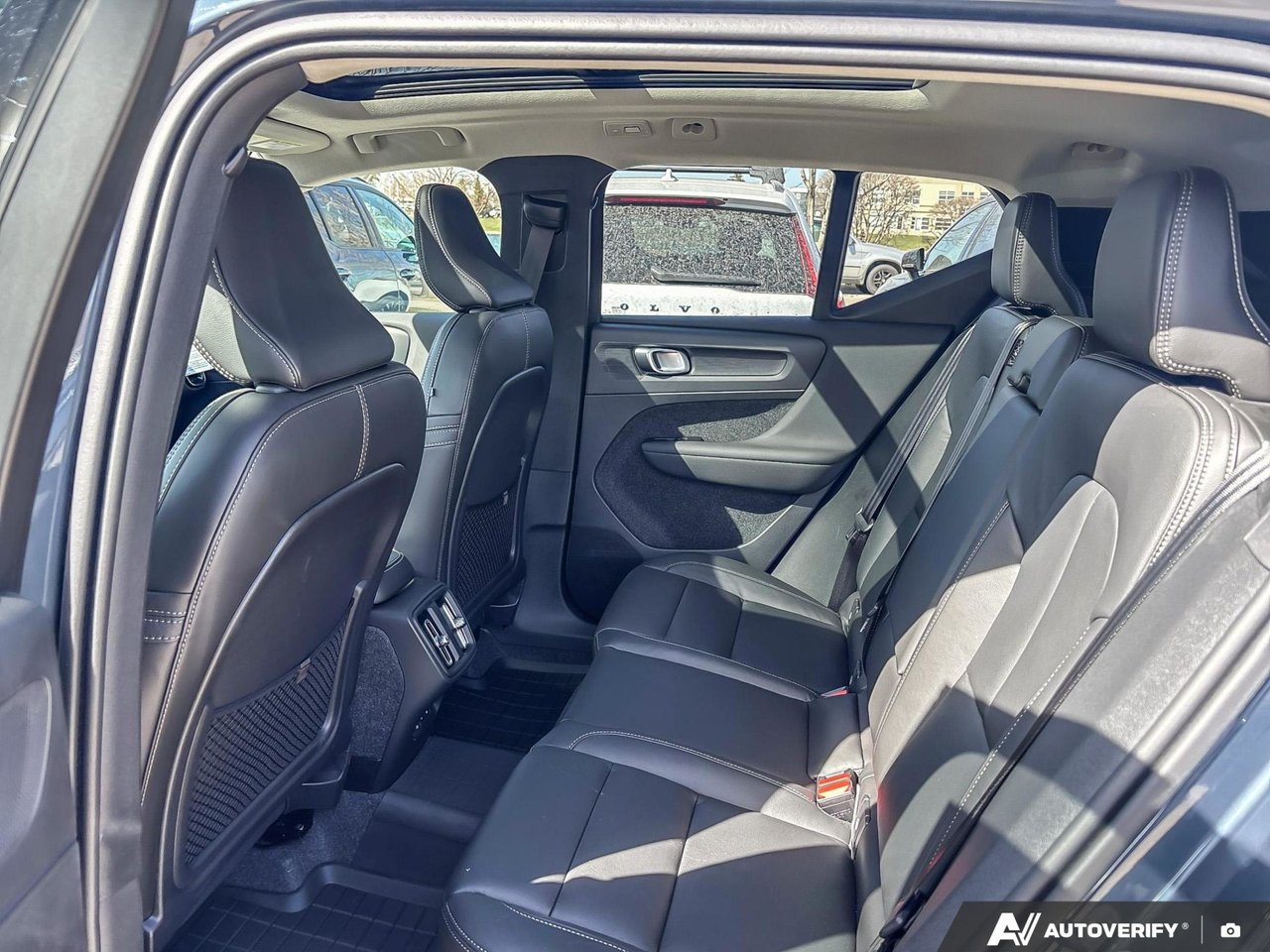 2026 Volvo XC40 Core Dark Theme-22