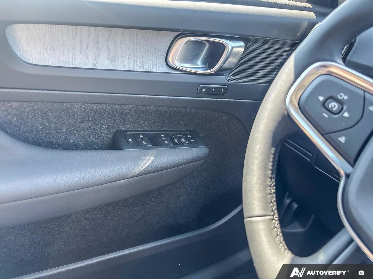 2026 Volvo XC40 Core Dark Theme-16