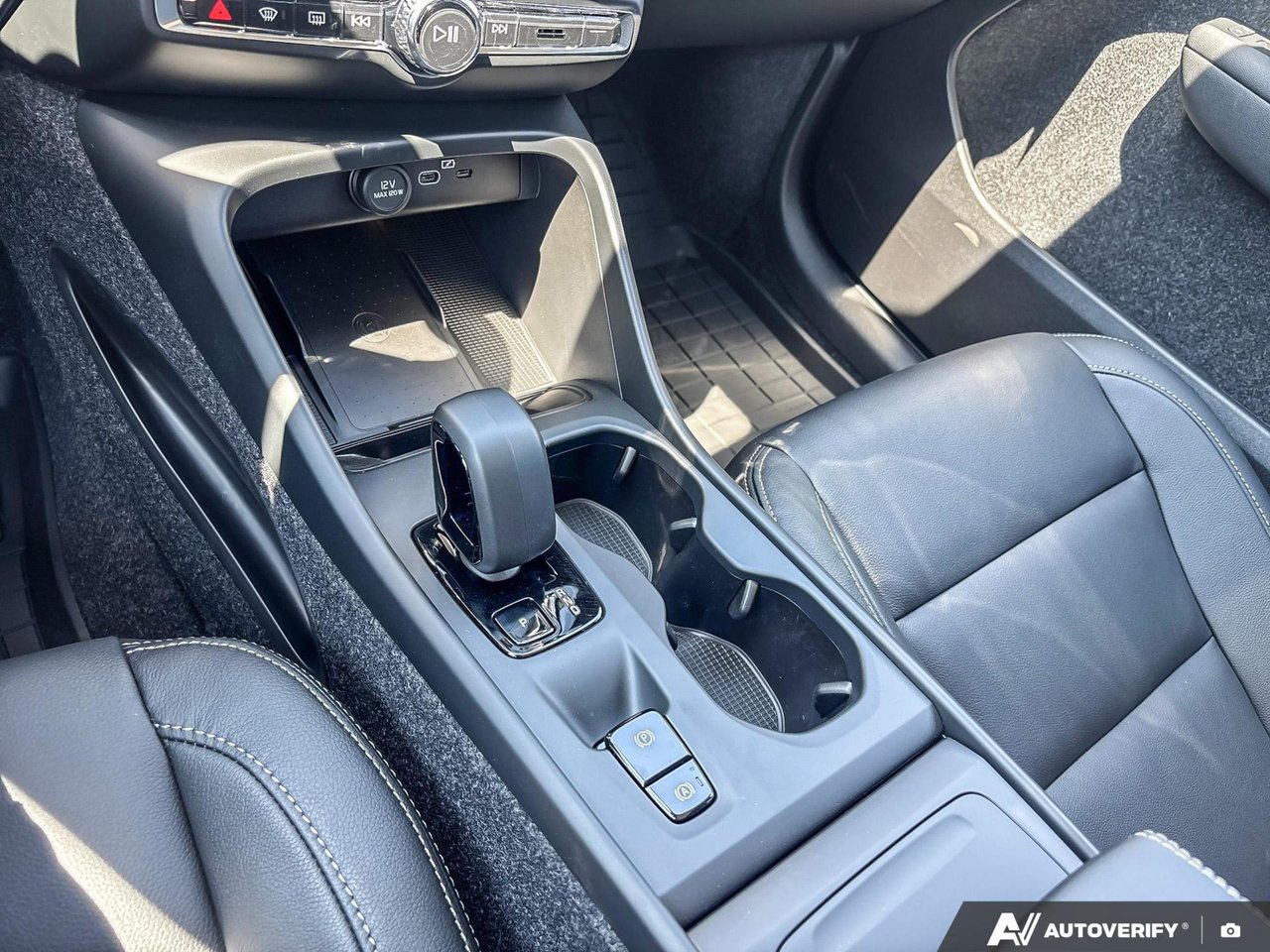 2026 Volvo XC40 Core Dark Theme-17