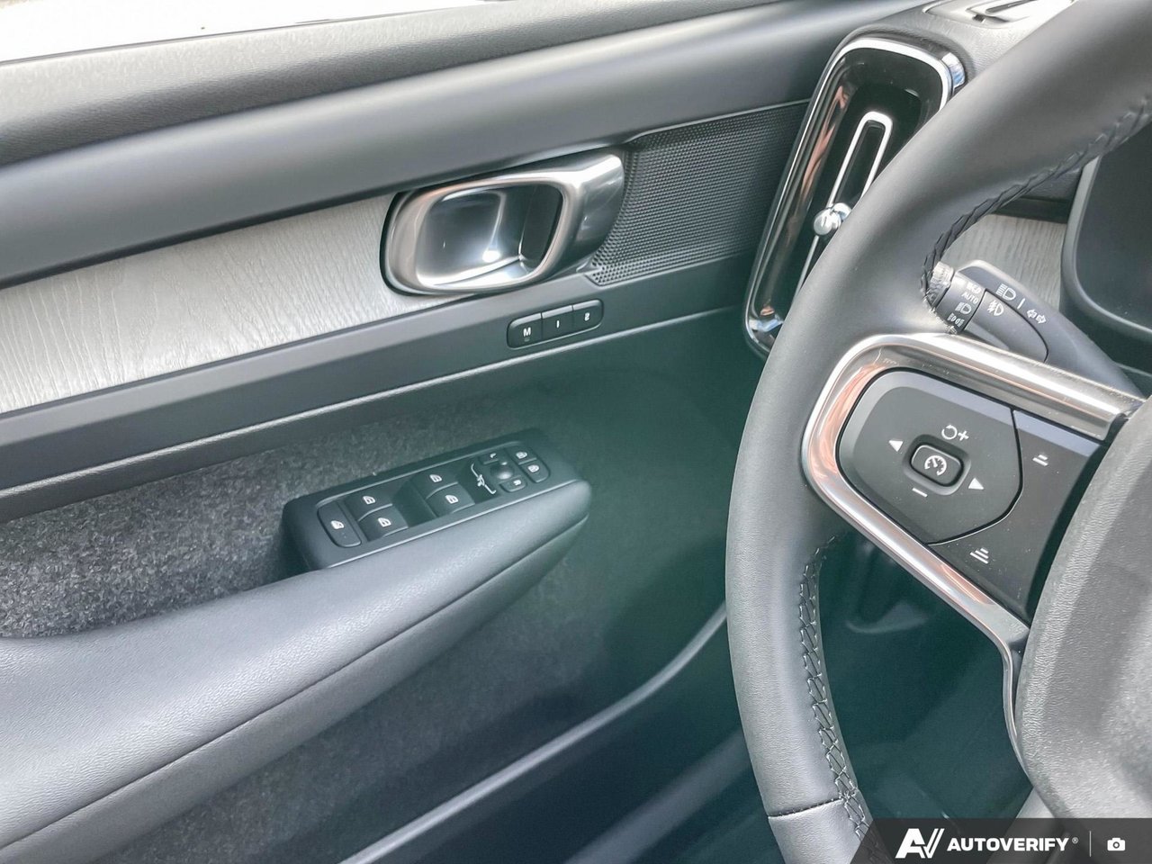2026 Volvo XC40 Core Dark Theme-16