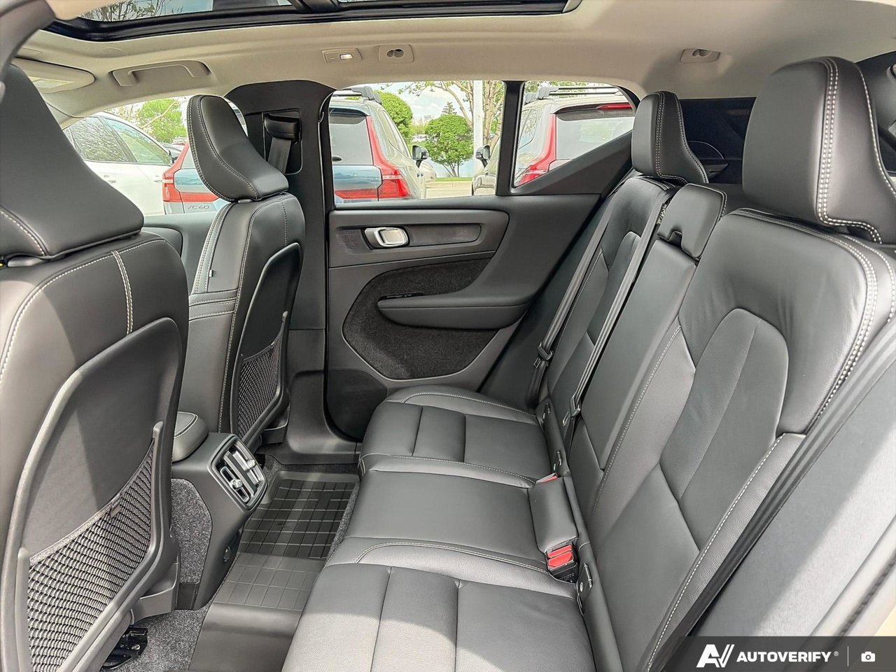 2026 Volvo XC40 Plus Dark Theme-23