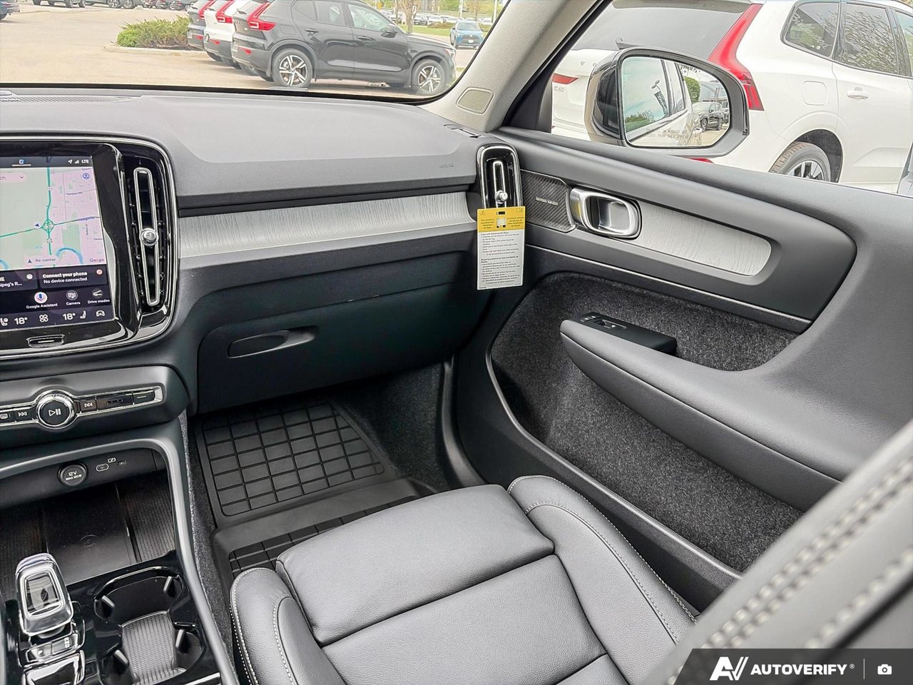 2026 Volvo XC40 Plus Dark Theme-25