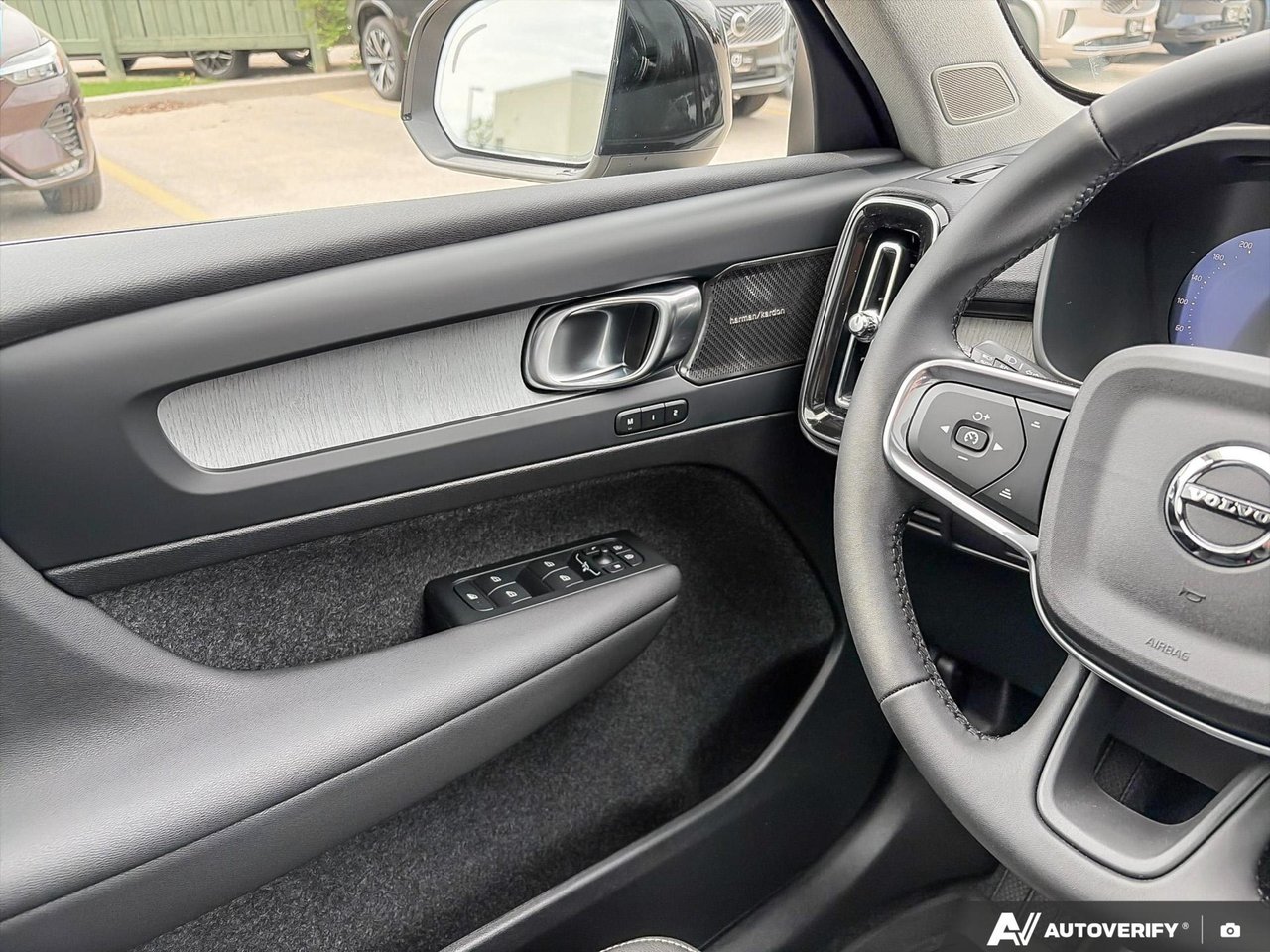 2026 Volvo XC40 Plus Dark Theme-17