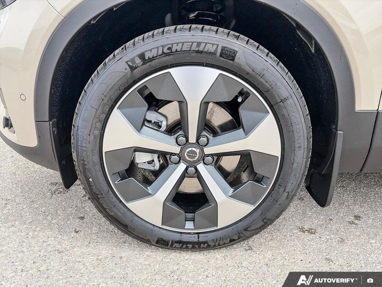 2026 Volvo XC40 Plus Dark Theme-9