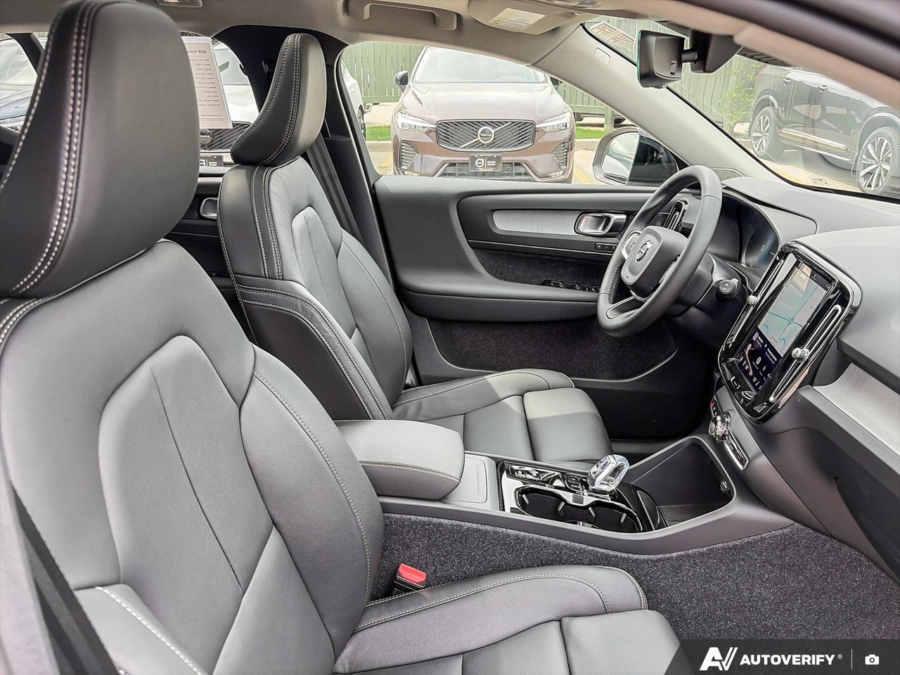 2026 Volvo XC40 Plus Dark Theme-22