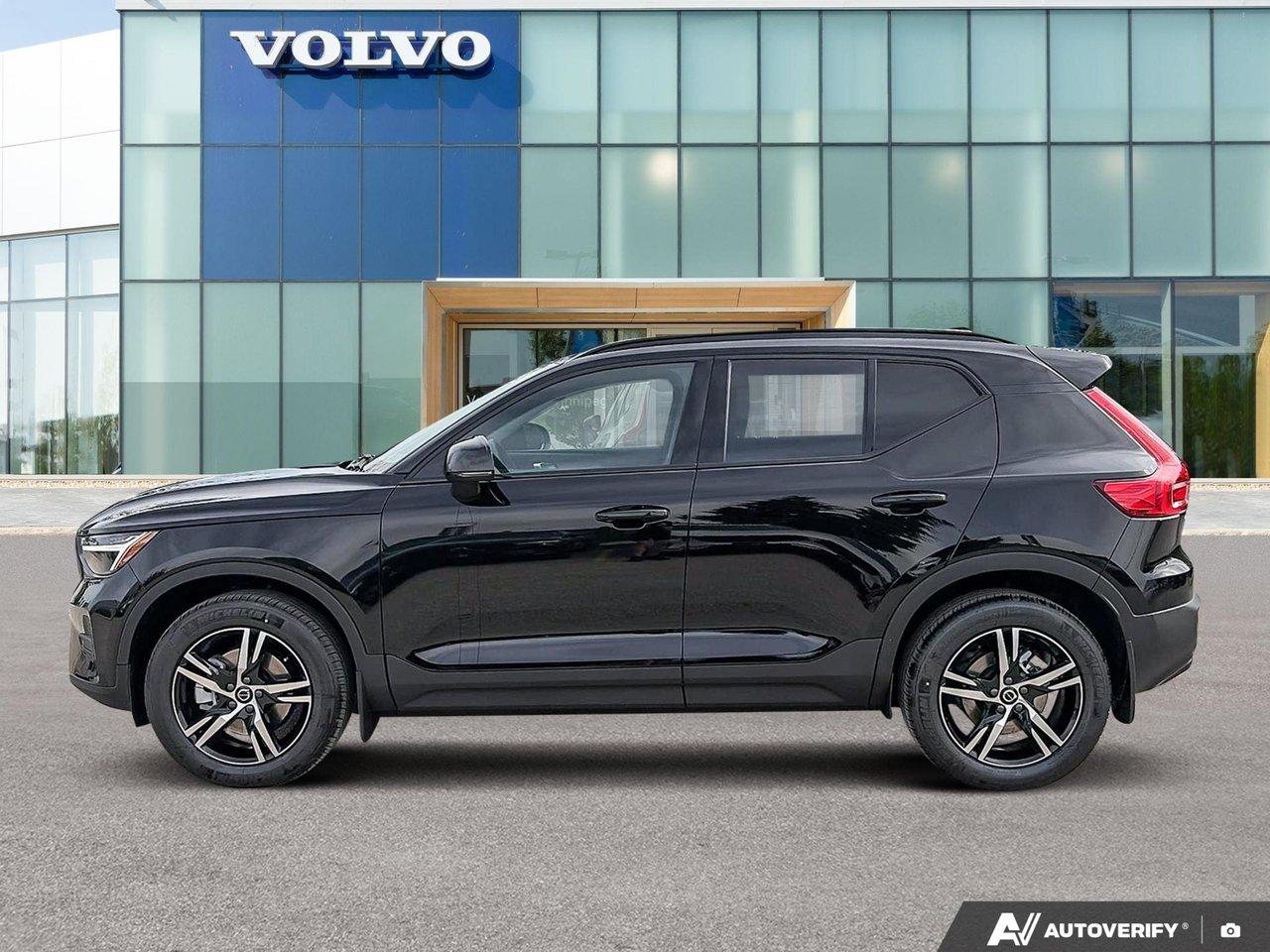 2026 Volvo XC40 Core Dark Theme-2