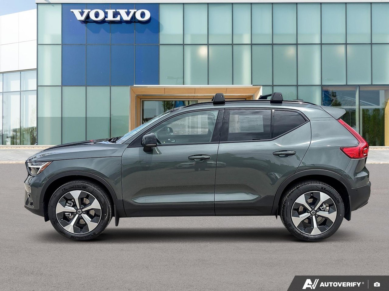 2026 Volvo XC40 Plus Dark Theme-2