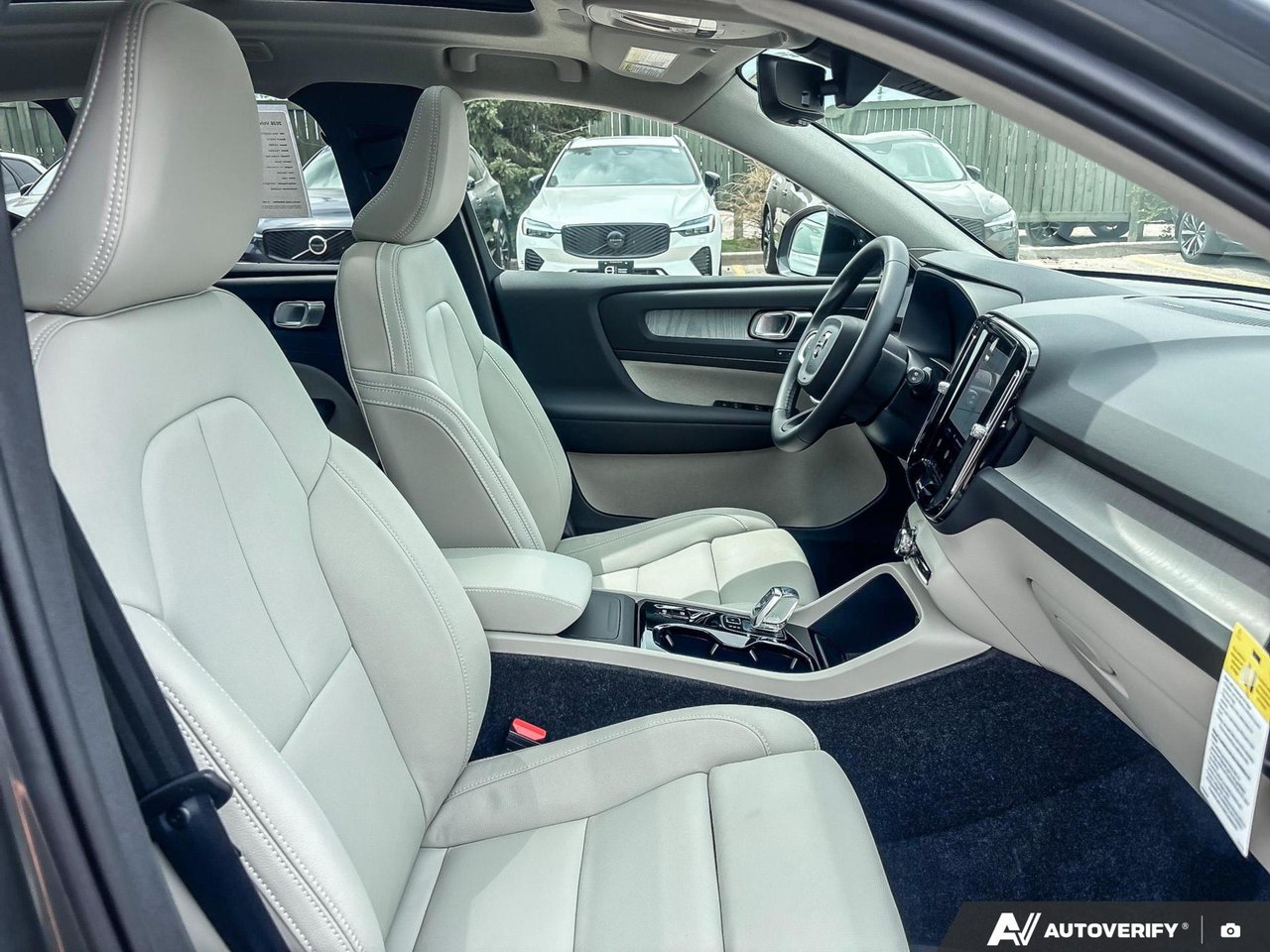 2026 Volvo XC40 Plus Dark Theme-22