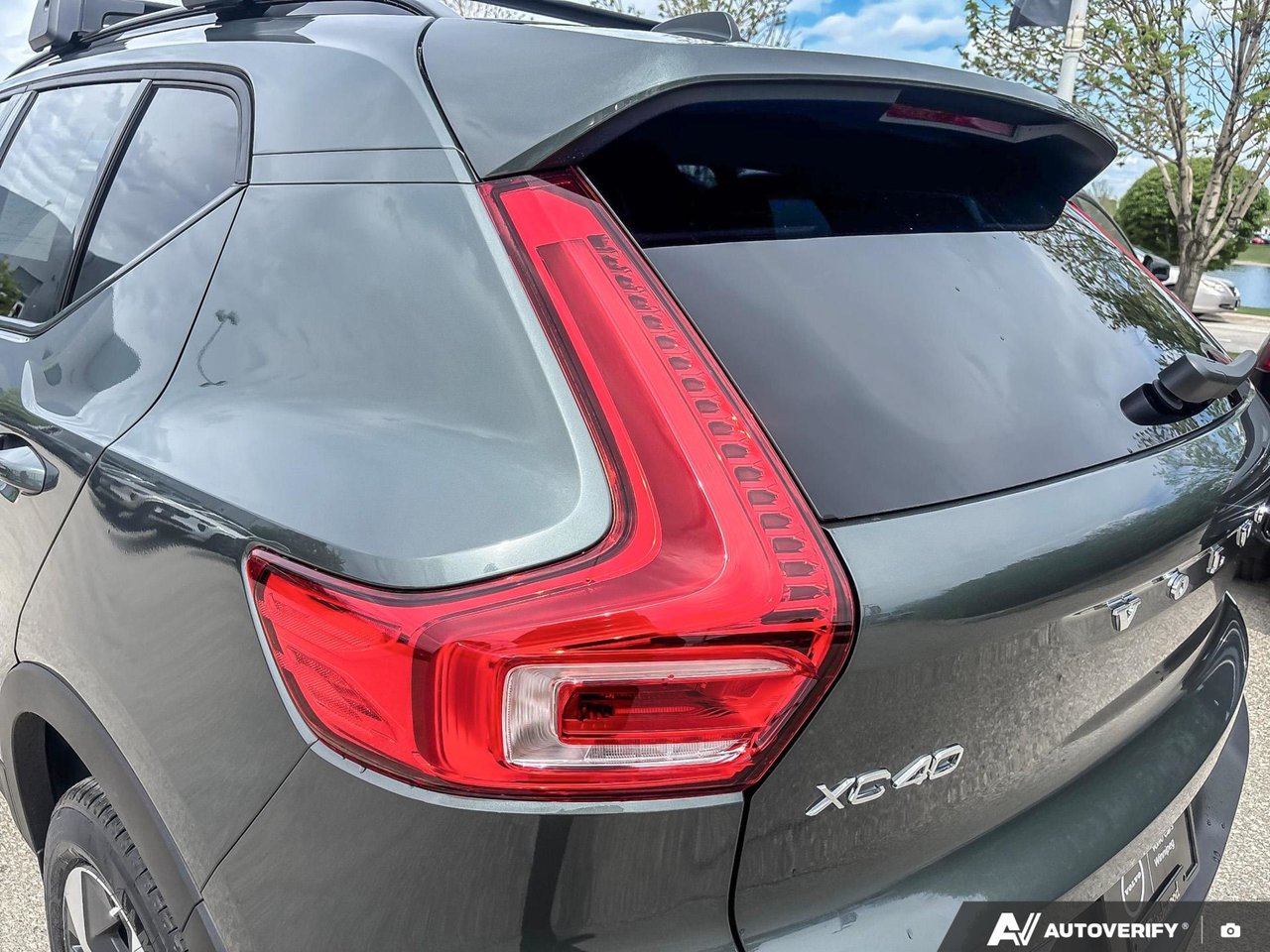 2026 Volvo XC40 Plus Dark Theme-12