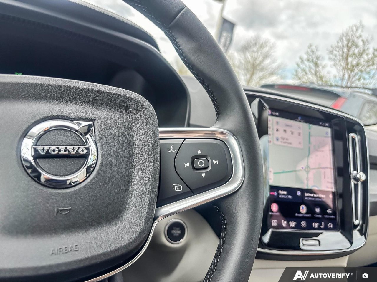 2026 Volvo XC40 Plus Dark Theme-16