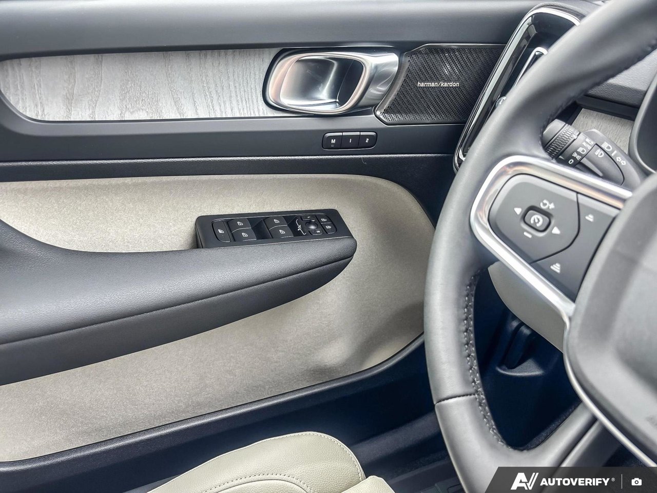 2026 Volvo XC40 Plus Dark Theme-17
