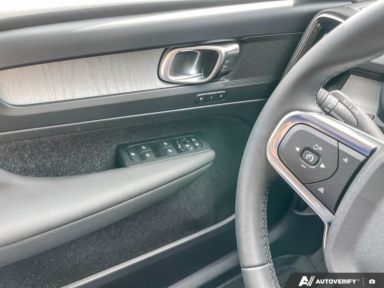 2026 Volvo XC40 Core Dark Theme-17