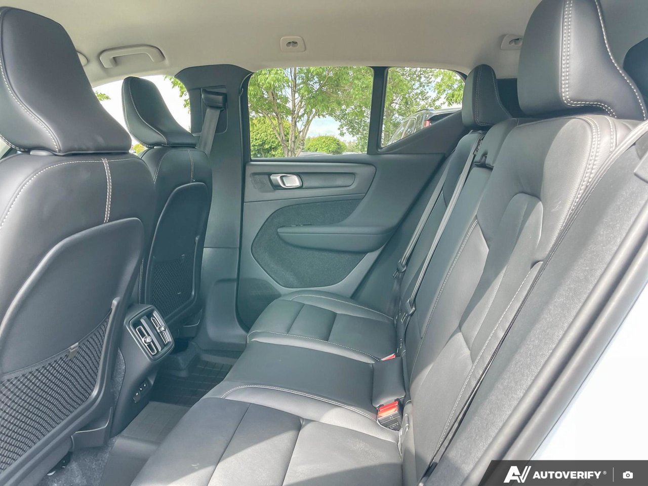 2026 Volvo XC40 Core Dark Theme-23