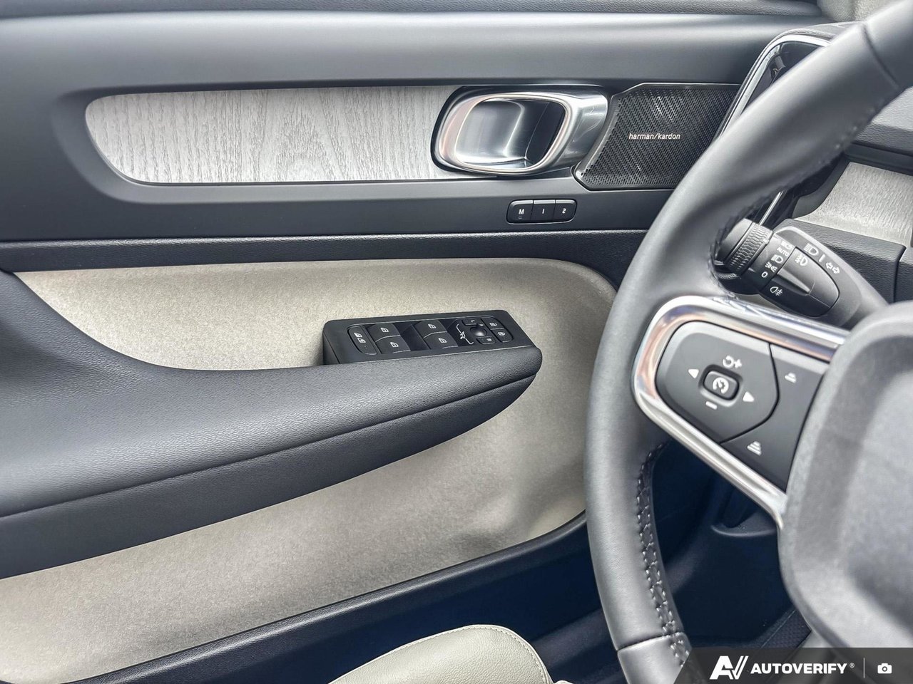 2026 Volvo XC40 Ultra Dark Theme-17