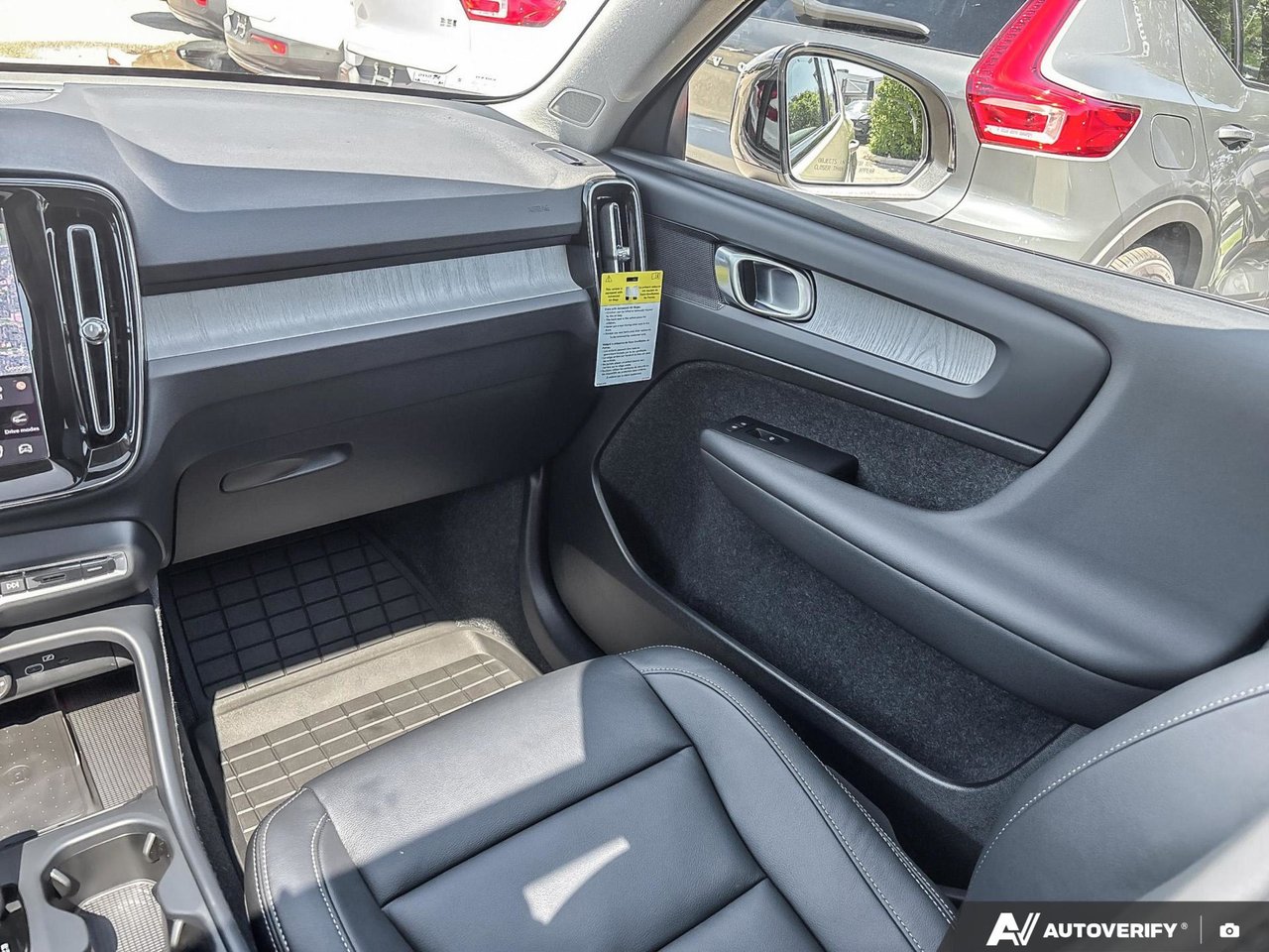 2026 Volvo XC40 Core Dark Theme-24