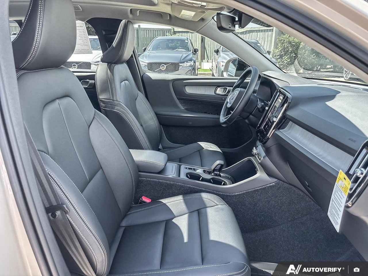 2026 Volvo XC40 Core Dark Theme-21