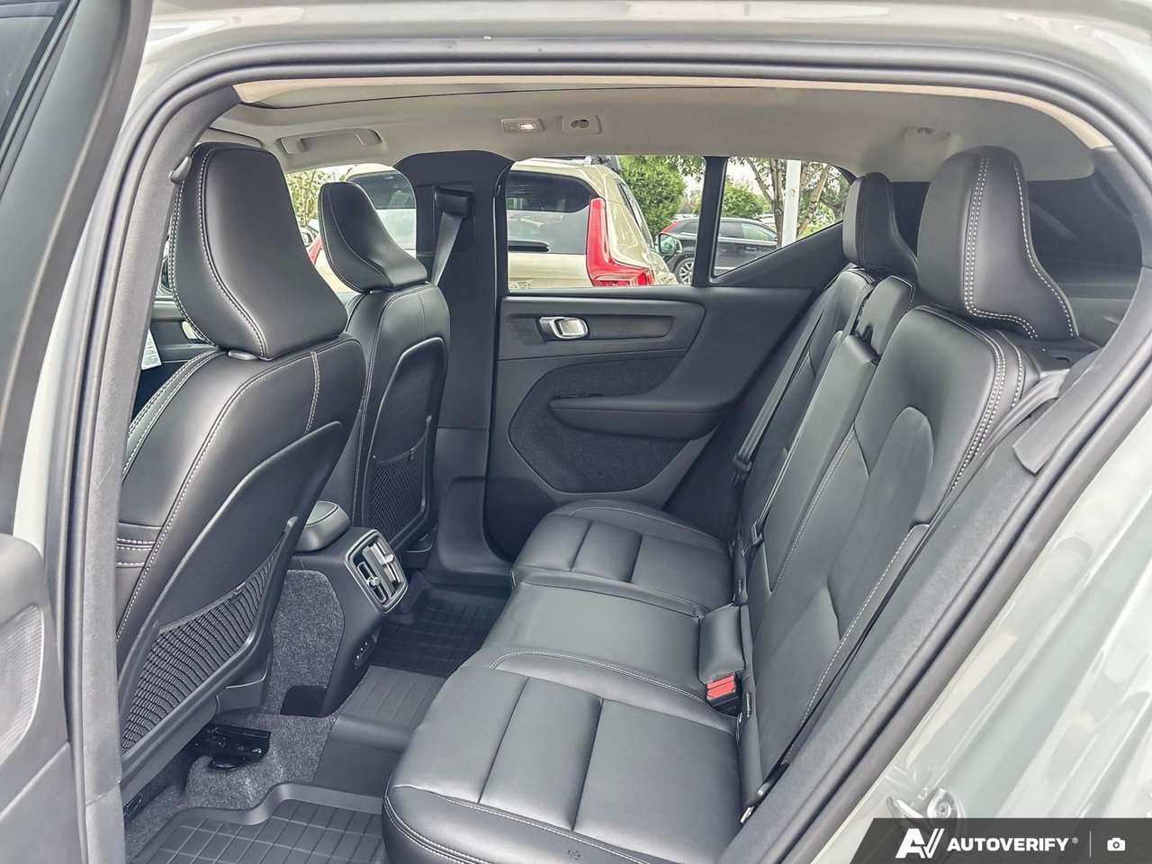2026 Volvo XC40 Plus Dark Theme-23