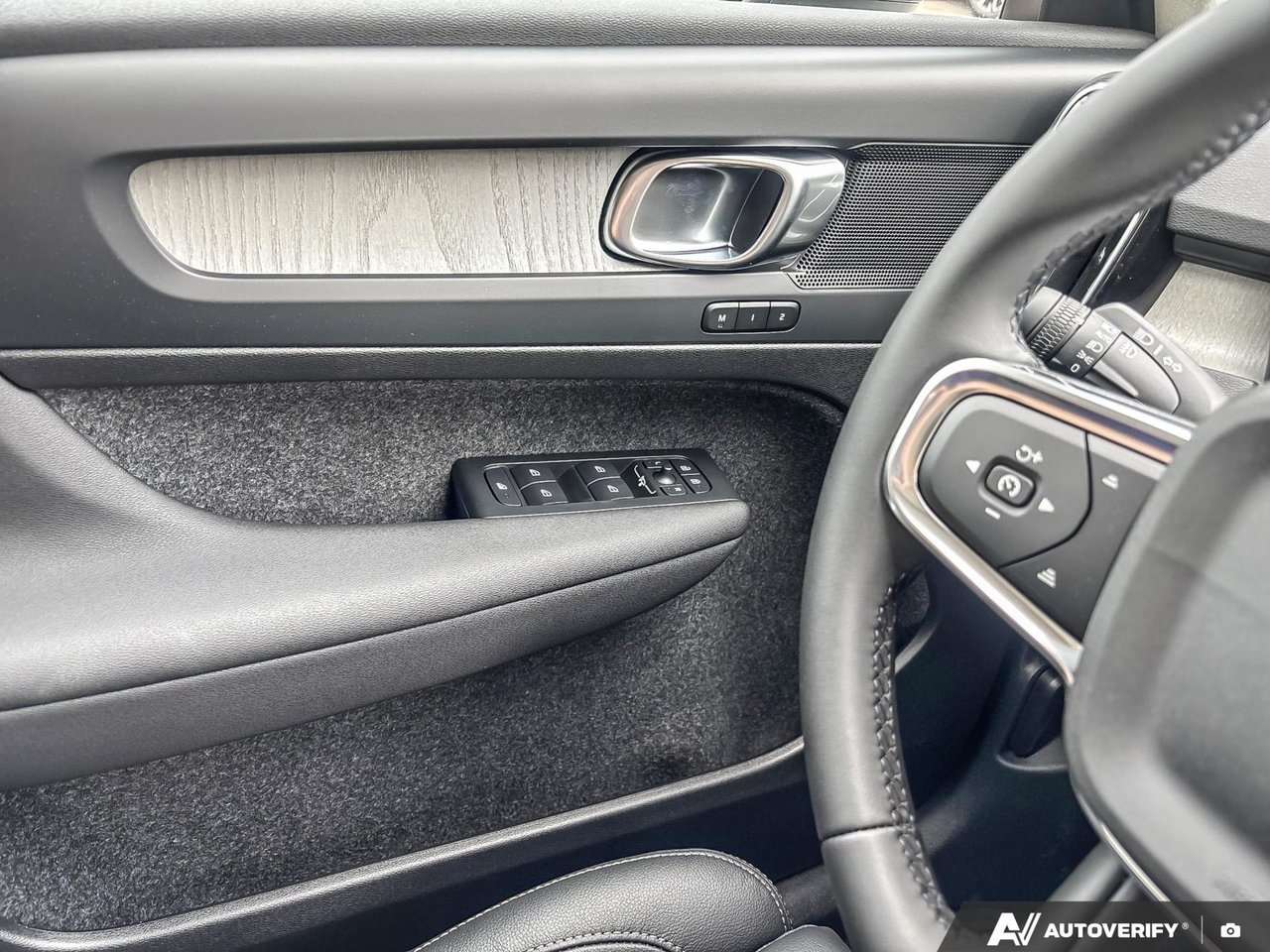 2026 Volvo XC40 Plus Dark Theme-17