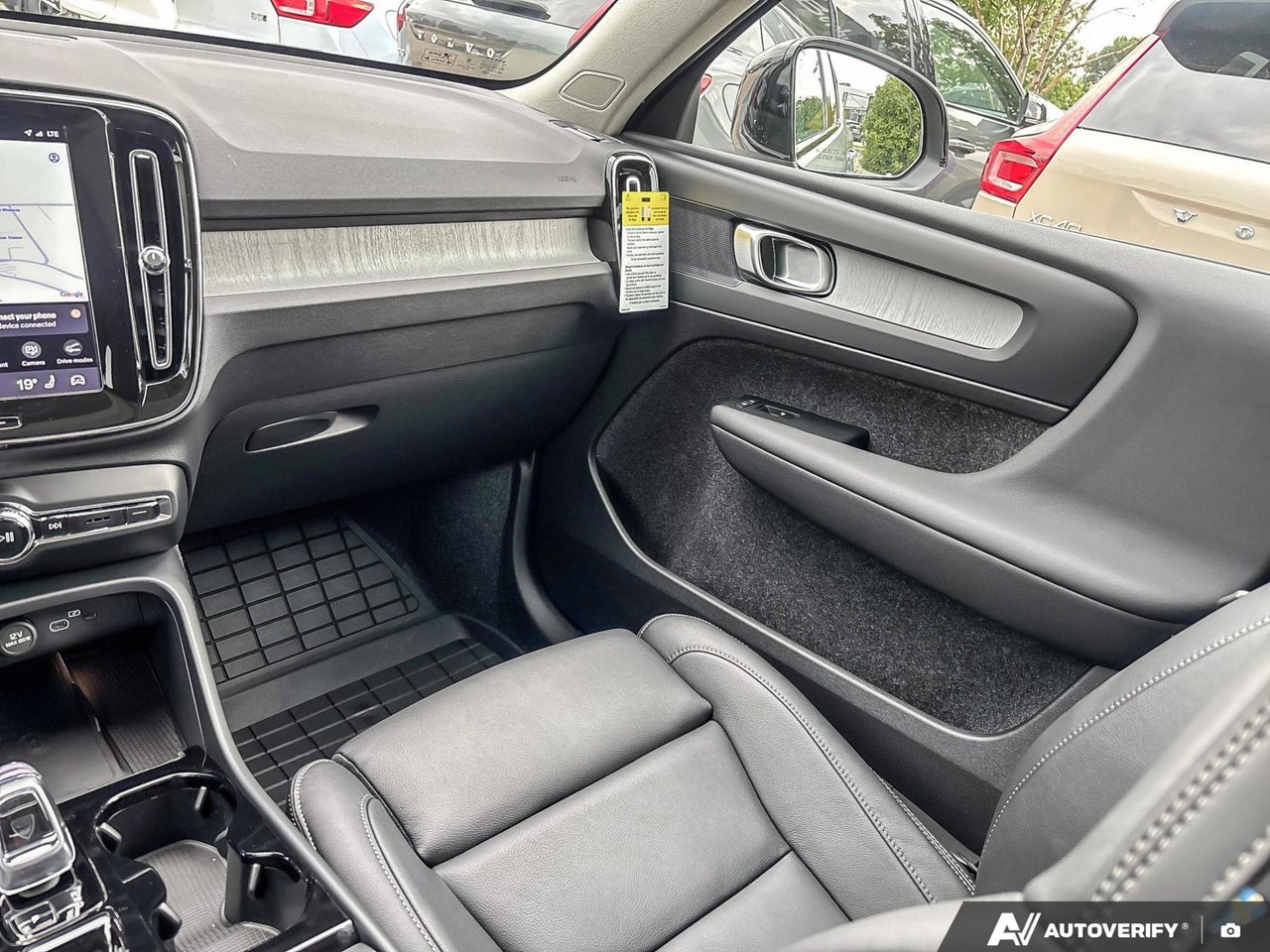 2026 Volvo XC40 Plus Dark Theme-25