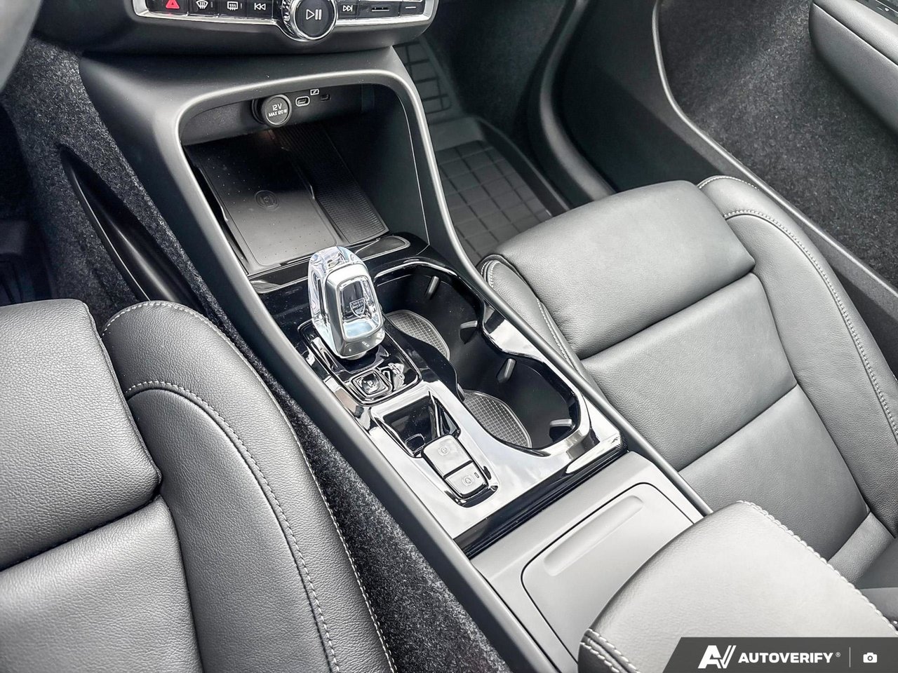 2026 Volvo XC40 Plus Dark Theme-18