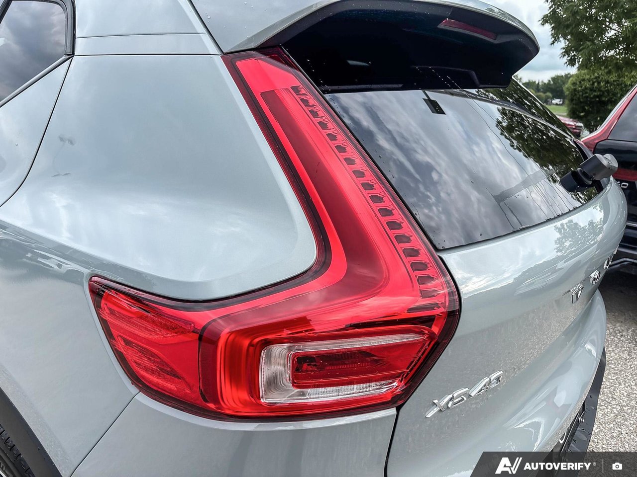 2026 Volvo XC40 Plus Dark Theme-12
