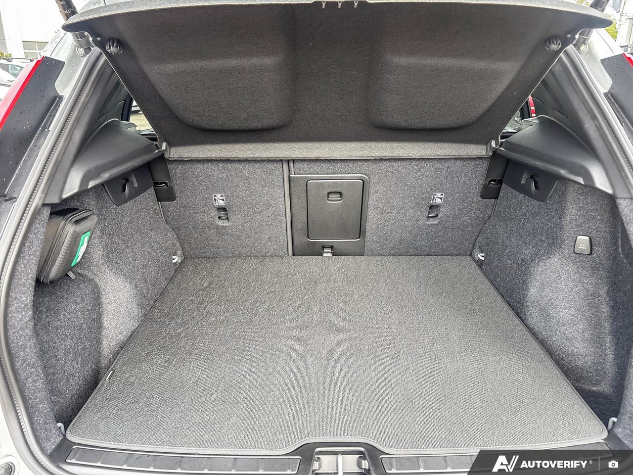 2026 Volvo XC40 Plus Dark Theme-8