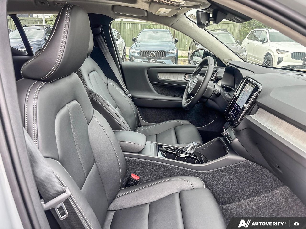 2026 Volvo XC40 Plus Dark Theme-22