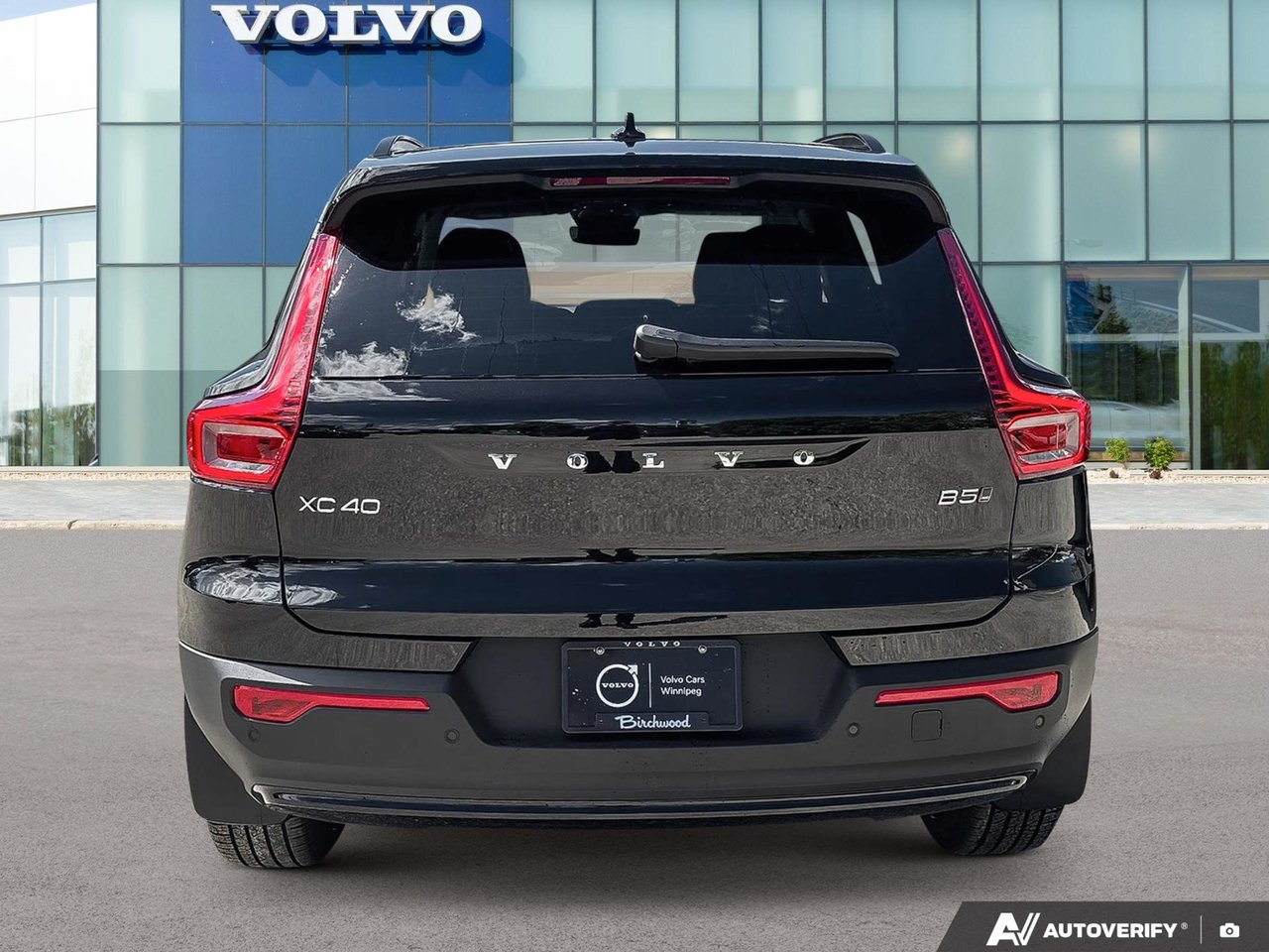 2026 Volvo XC40 Plus Dark Theme-4