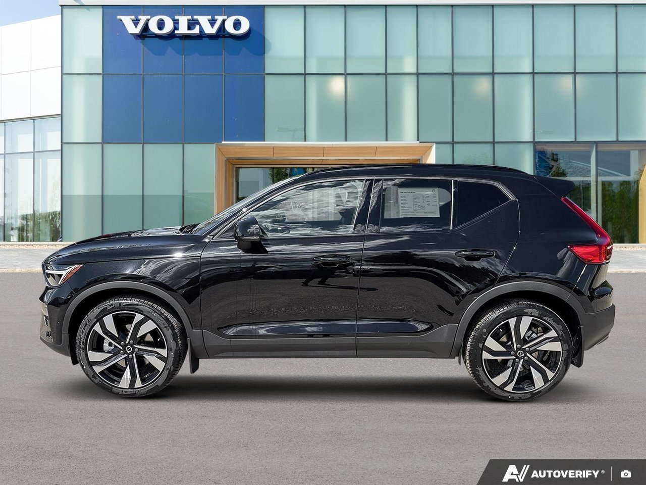 2026 Volvo XC40 Plus Dark Theme-2