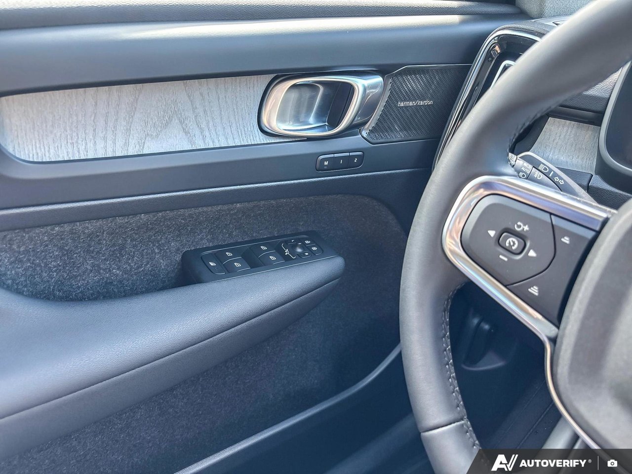 2026 Volvo XC40 Plus Dark Theme-17