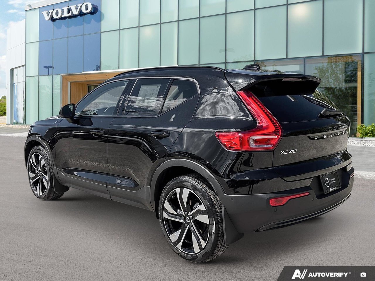 2026 Volvo XC40 Plus Dark Theme-3