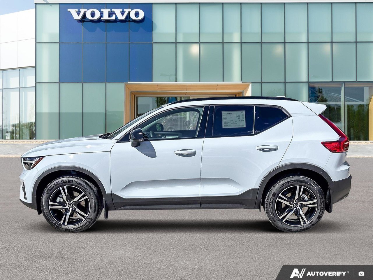 2026 Volvo XC40 Core Dark Theme-2