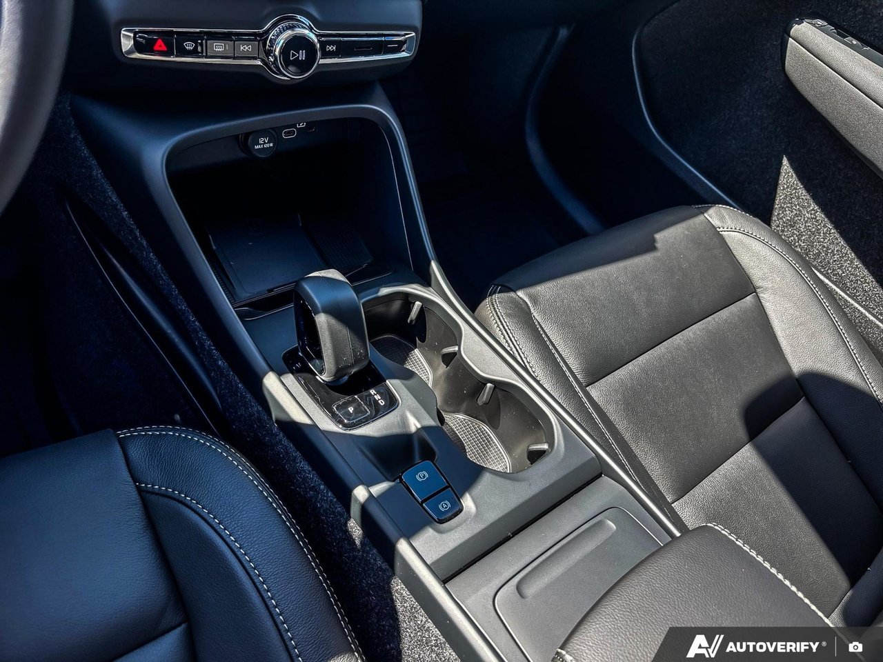 2026 Volvo XC40 Core Dark Theme-18