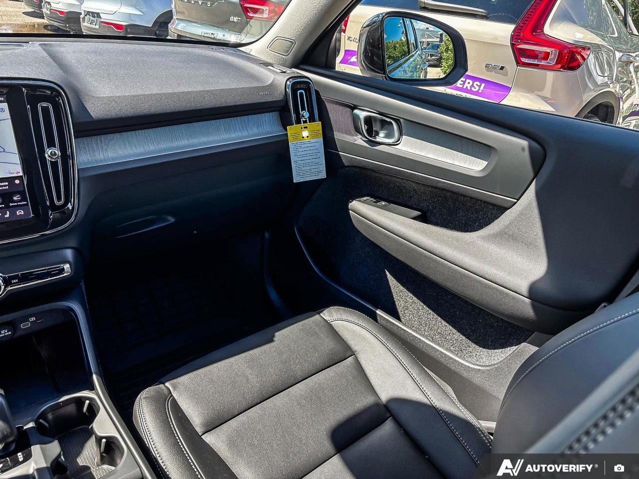2026 Volvo XC40 Core Dark Theme-25