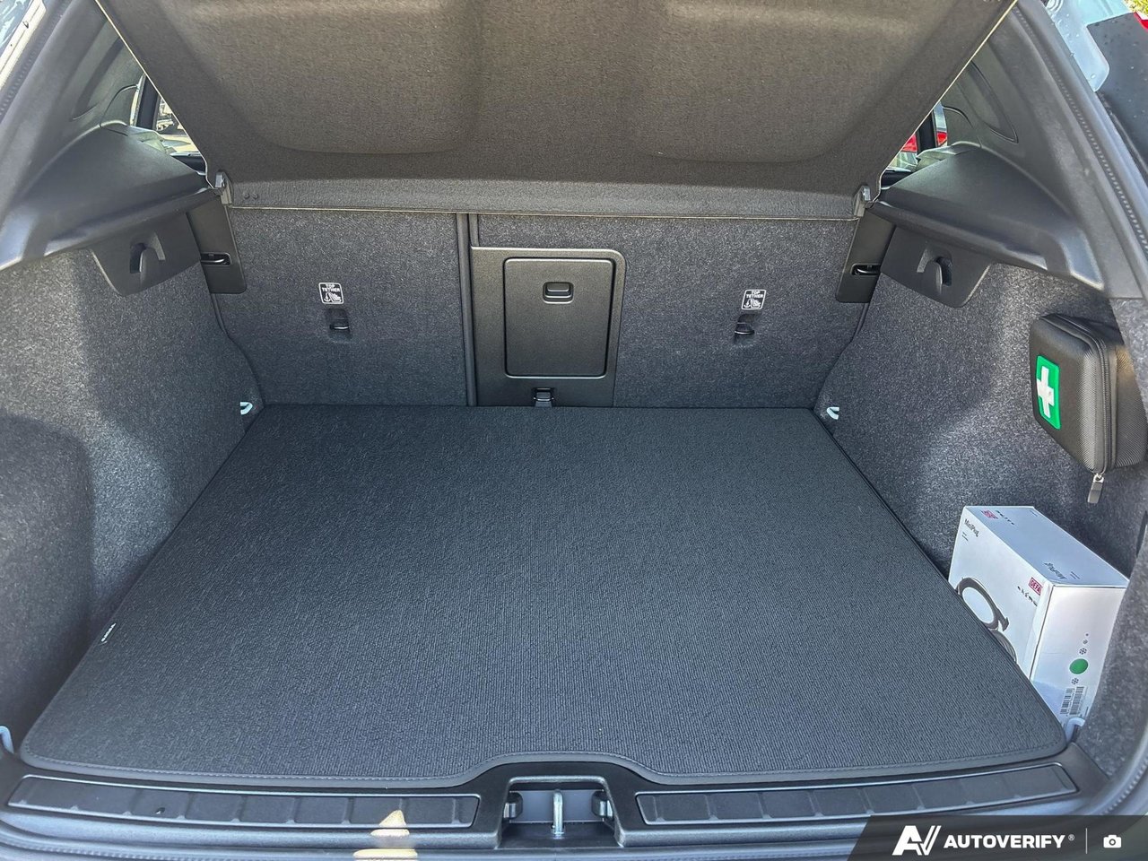2026 Volvo XC40 Core Dark Theme-8